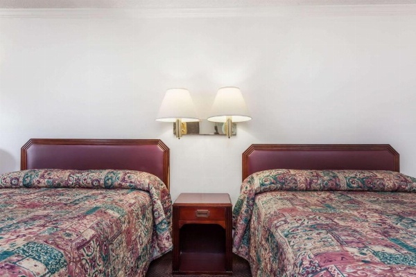 Knights Inn - Columbia image 15