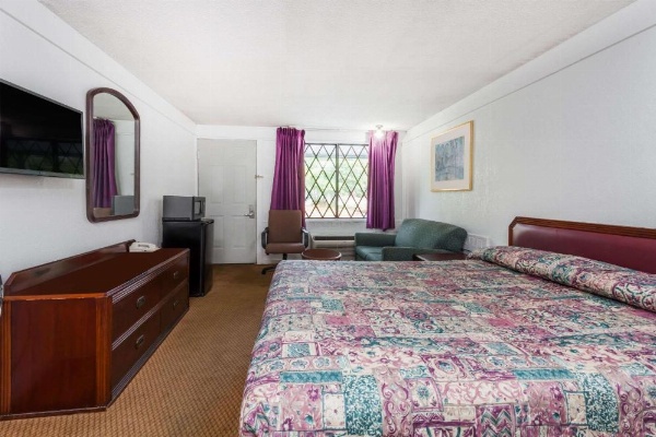 Knights Inn - Columbia image 16