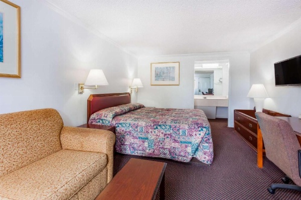 Knights Inn - Columbia image 20