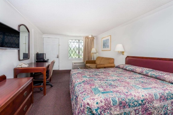 Knights Inn - Columbia image 23
