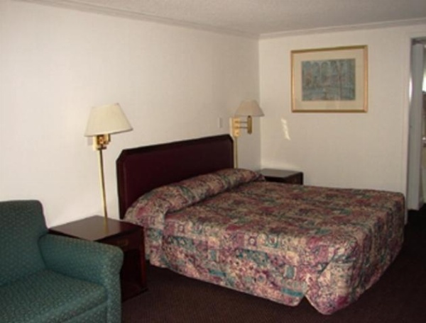 Knights Inn - Columbia image 8